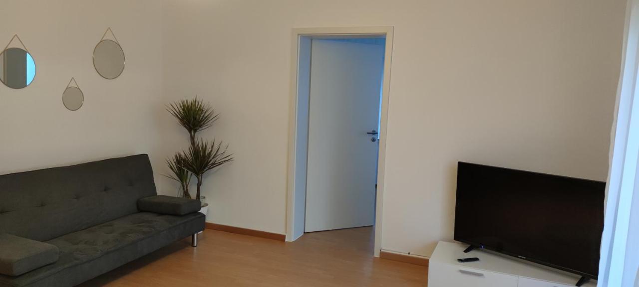 Schoene Und Optimal Gelegene Wohnung Og Weisskirchen المظهر الخارجي الصورة