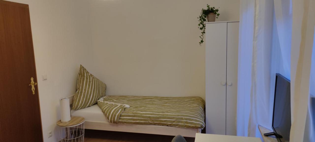 Schoene Und Optimal Gelegene Wohnung Og Weisskirchen المظهر الخارجي الصورة